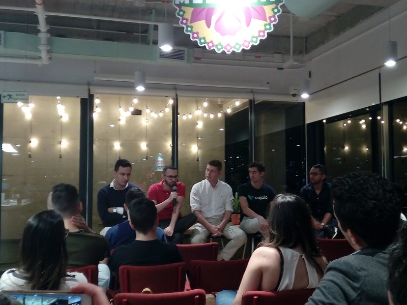 Andrés speaking at wework